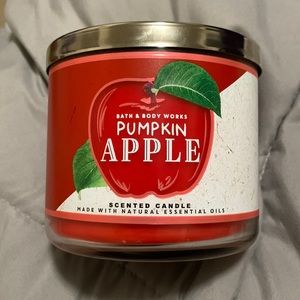 Pumpkin Apple candle from Bath and Body Works